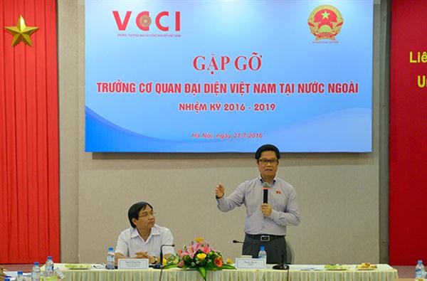 Встреча бизнес-сообщества с главами представительств Вьетнама за границей - ảnh 1